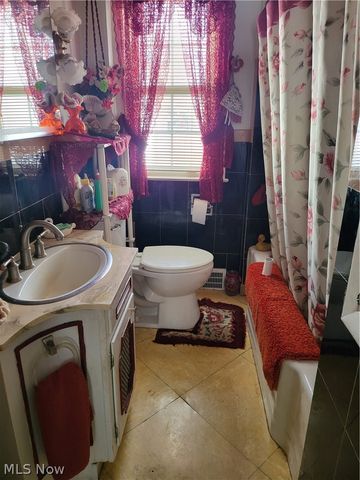 367 Wayne Avenue, Akron, OH 44301