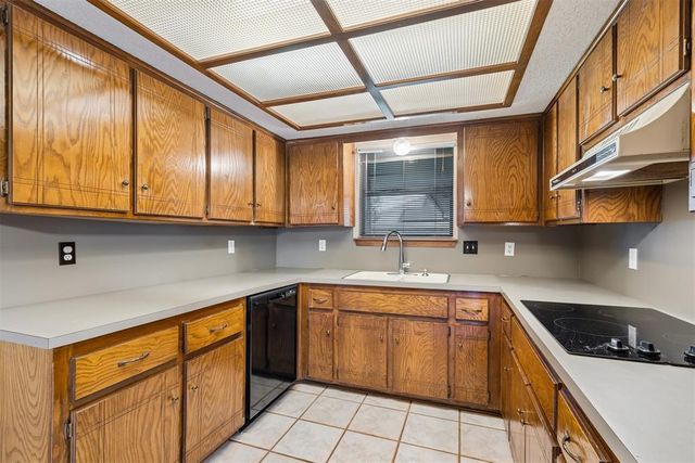 2100 E Sandy Creek Trail, Edmond, OK 73013