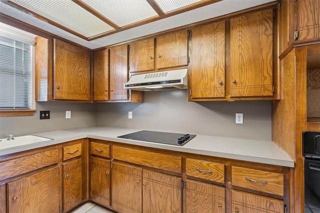 2100 E Sandy Creek Trail, Edmond, OK 73013