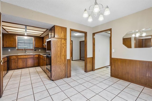 2100 E Sandy Creek Trail, Edmond, OK 73013