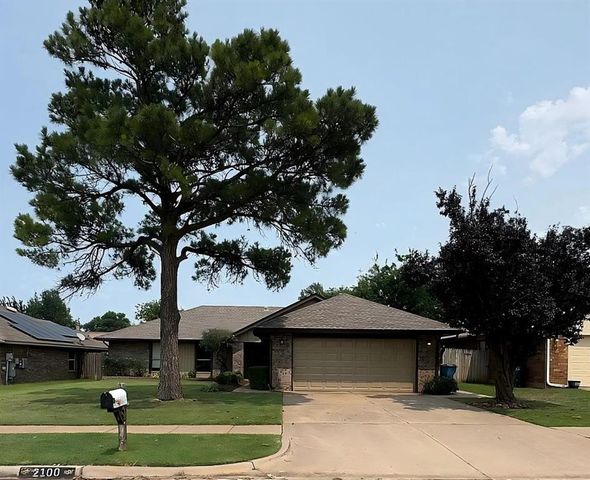 2100 E Sandy Creek Trail, Edmond, OK 73013