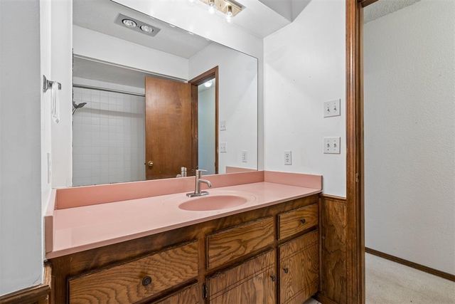2100 E Sandy Creek Trail, Edmond, OK 73013