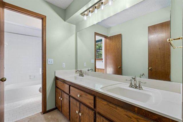 2100 E Sandy Creek Trail, Edmond, OK 73013