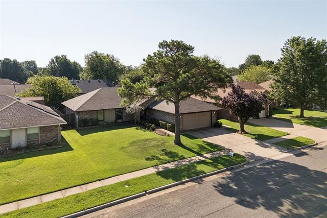 2100 E Sandy Creek Trail, Edmond, OK 73013