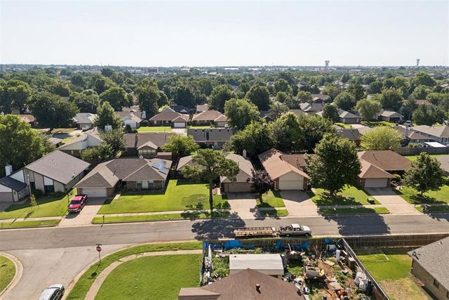 2100 E Sandy Creek Trail, Edmond, OK 73013
