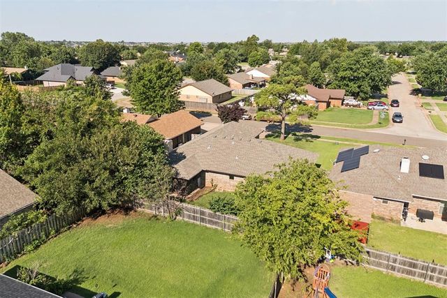 2100 E Sandy Creek Trail, Edmond, OK 73013