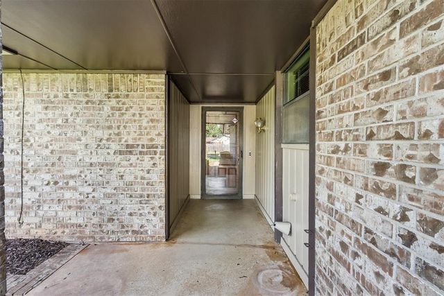 2100 E Sandy Creek Trail, Edmond, OK 73013