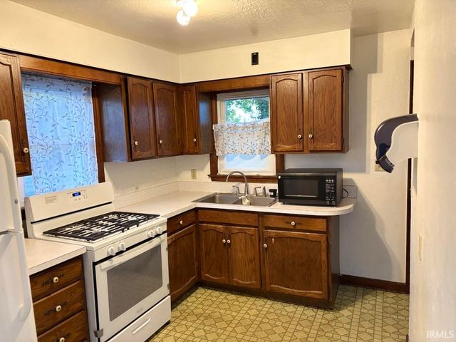 1107 Sanders Avenue, Goshen, IN 46528