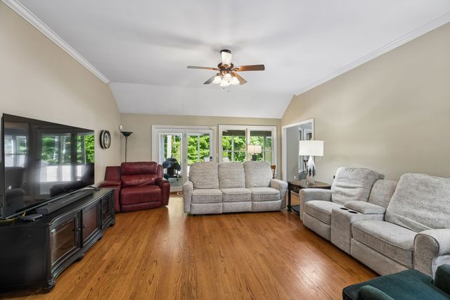 46 Deerfield Ct, Mcminnville, TN 37110