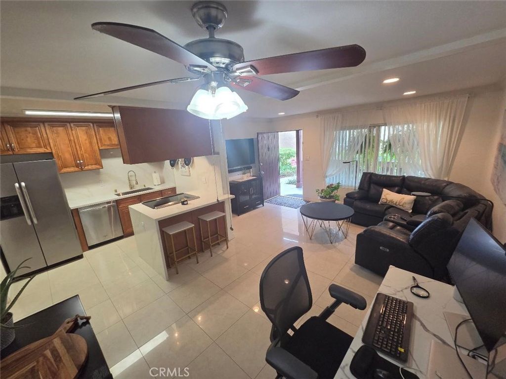 1010 W Macarthur Boulevard 77, Santa Ana, CA 92707 — exterior