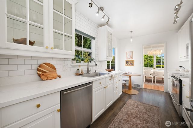 4902 NE 70th Street, Seattle, WA 98115