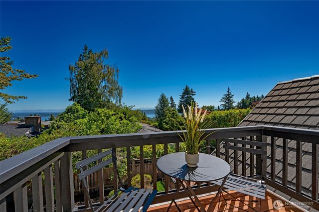 4902 NE 70th Street, Seattle, WA 98115