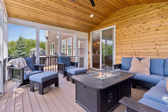 16515 61st Avenue N, Plymouth, MN 55446