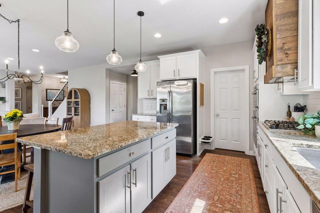 16515 61st Avenue N, Plymouth, MN 55446