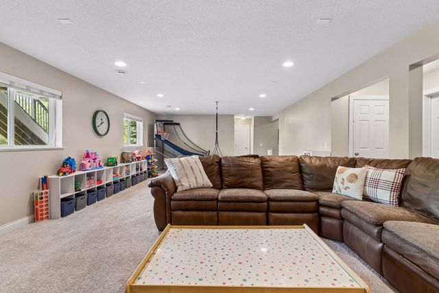 16515 61st Avenue N, Plymouth, MN 55446