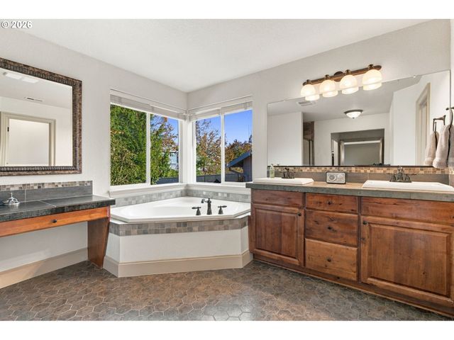 39583 WALL St, Sandy, OR 97055