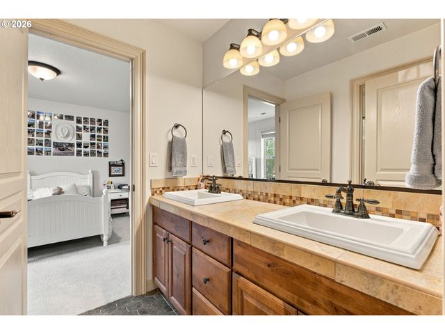 39583 WALL St, Sandy, OR 97055