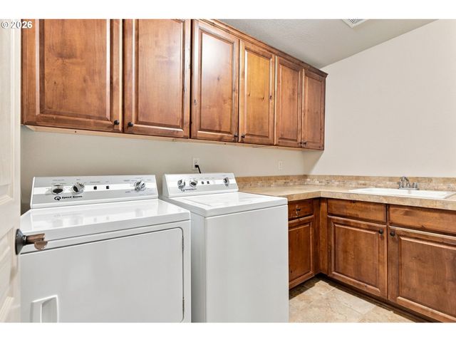 39583 WALL St, Sandy, OR 97055