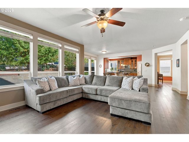 39583 WALL St, Sandy, OR 97055