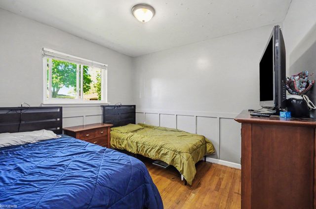 29808 Maplegrove Street, St Clair Shores, MI 48082