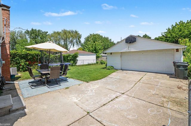 29808 Maplegrove Street, St Clair Shores, MI 48082