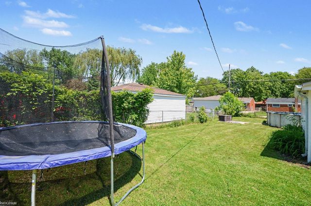 29808 Maplegrove Street, St Clair Shores, MI 48082