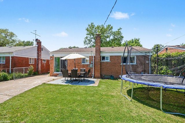 29808 Maplegrove Street, St Clair Shores, MI 48082