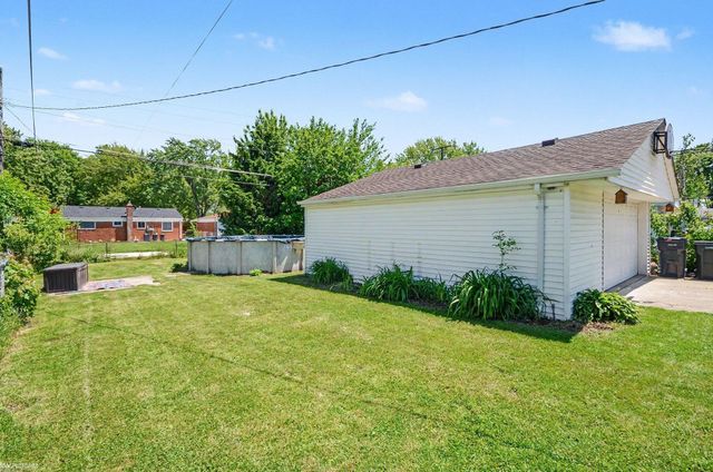 29808 Maplegrove Street, St Clair Shores, MI 48082