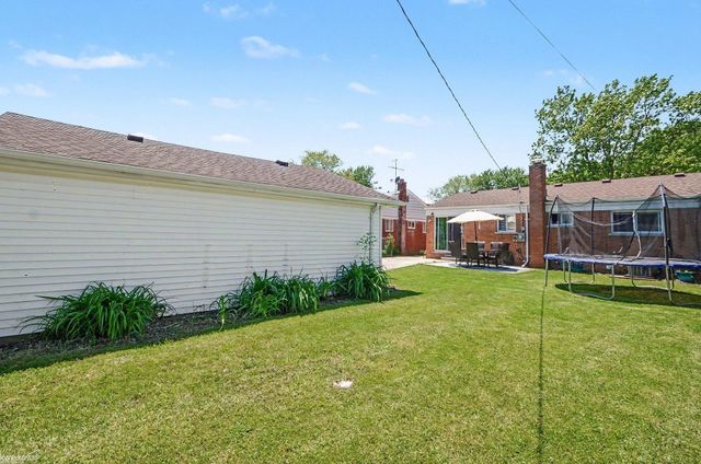 29808 Maplegrove Street, St Clair Shores, MI 48082