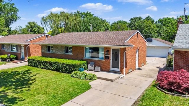 29808 Maplegrove Street, St Clair Shores, MI 48082
