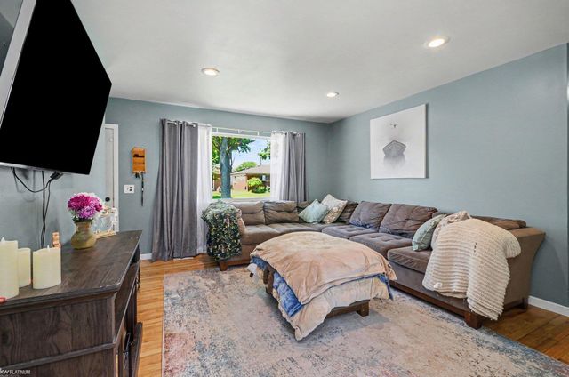 29808 Maplegrove Street, St Clair Shores, MI 48082