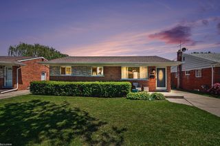 29808 Maplegrove Street, St Clair Shores, MI 48082