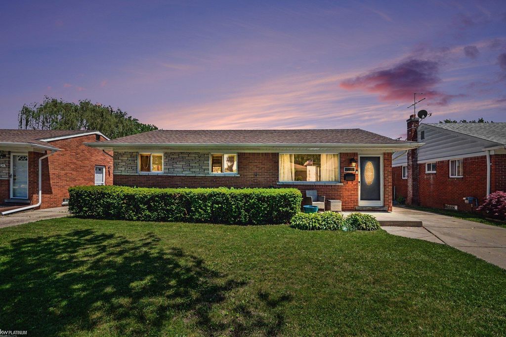 29808 Maplegrove Street, St Clair Shores, MI 48082