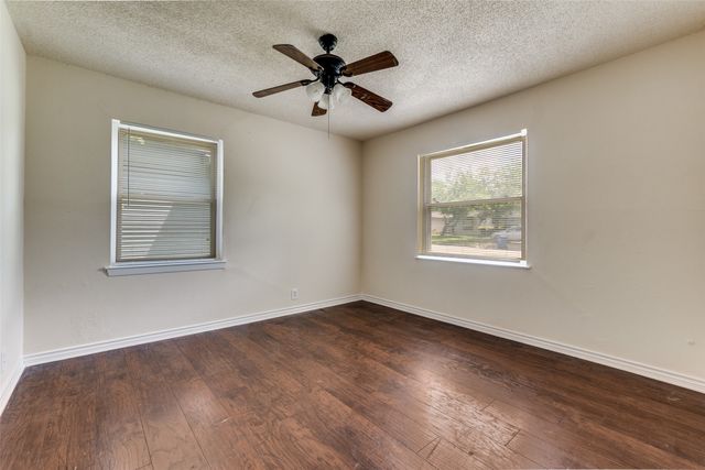 11525 Strand Street, Dallas, TX 75218