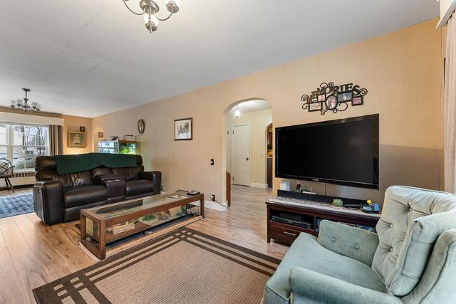 19 Woodlawn Road, Burlington, VT 05408