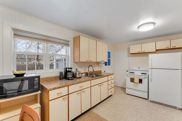 19 Woodlawn Road, Burlington, VT 05408