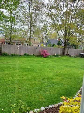 19 Woodlawn Road, Burlington, VT 05408