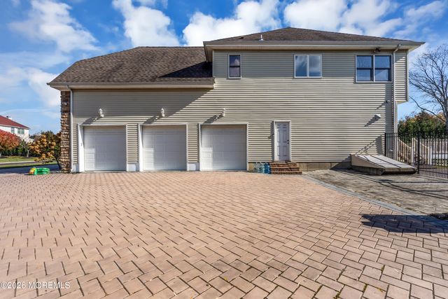 185 Dayna Court, Toms River, NJ 08753