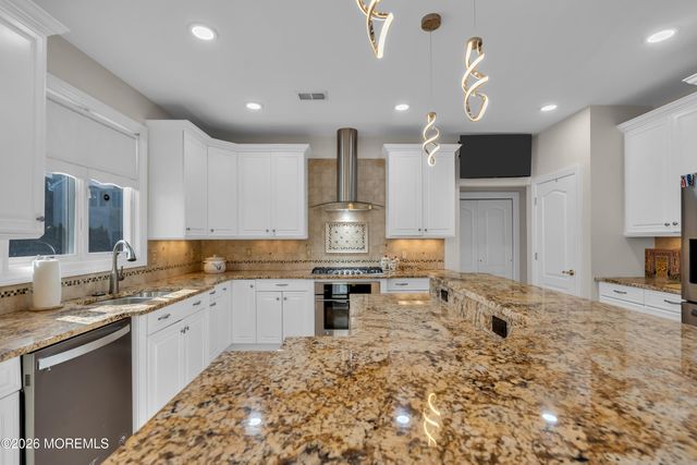 185 Dayna Court, Toms River, NJ 08753