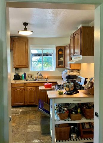 13516 Dyer Street, Sylmar, CA 91342