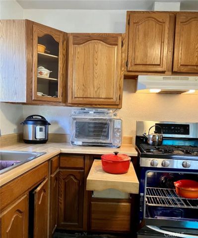 13516 Dyer Street, Sylmar, CA 91342