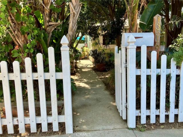 13516 Dyer Street, Sylmar, CA 91342