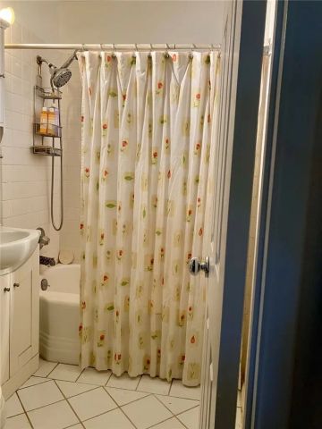 13516 Dyer Street, Sylmar, CA 91342