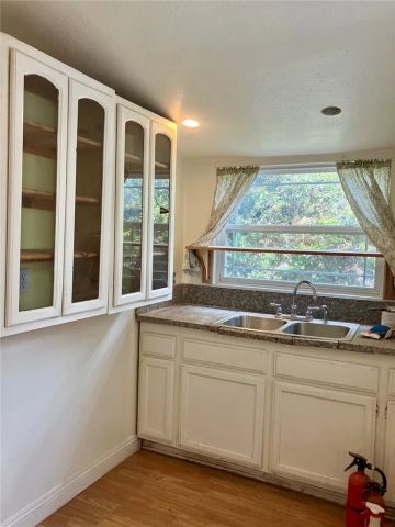 13516 Dyer Street, Sylmar, CA 91342
