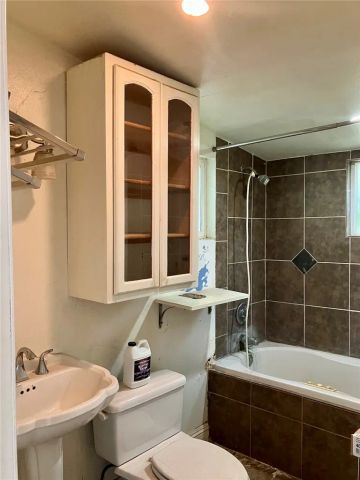 13516 Dyer Street, Sylmar, CA 91342