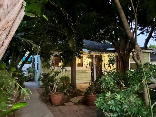 13516 Dyer Street, Sylmar, CA 91342