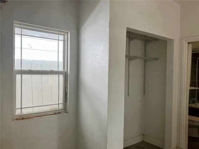 13516 Dyer Street, Sylmar, CA 91342