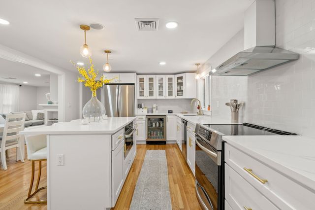 21 Hazelmoor Rd, Yarmouth, MA 02664