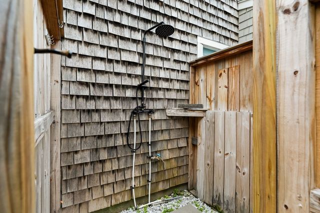 21 Hazelmoor Rd, Yarmouth, MA 02664