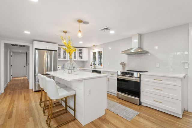 21 Hazelmoor Rd, Yarmouth, MA 02664